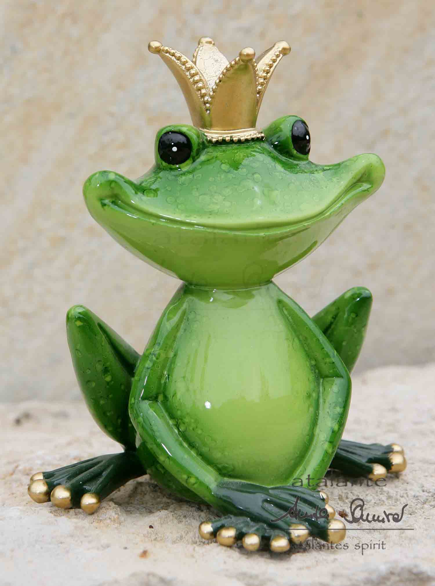 Froschkönig_mit_goldener_Krone_grün_Polyresin_10,6cm_atalantes-spirit