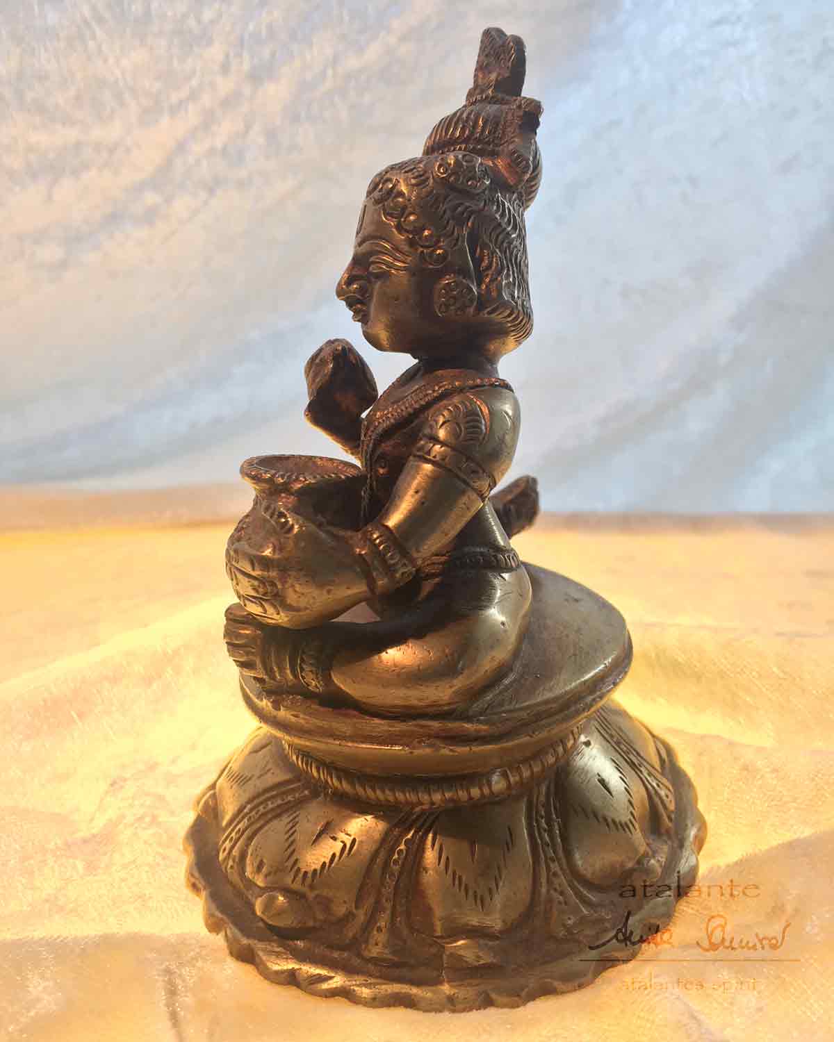 Baby_Krishna_Buttertopf_Messing-Statue_12cm_linke_Seite_atalantes-spirit