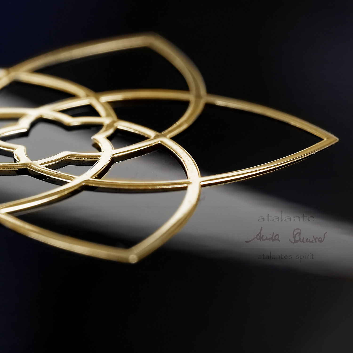 Venusblume EnerChrom® Metall-Aufkleber | seiliche Ansicht | Farbe gold | designed by atalantes spirit®